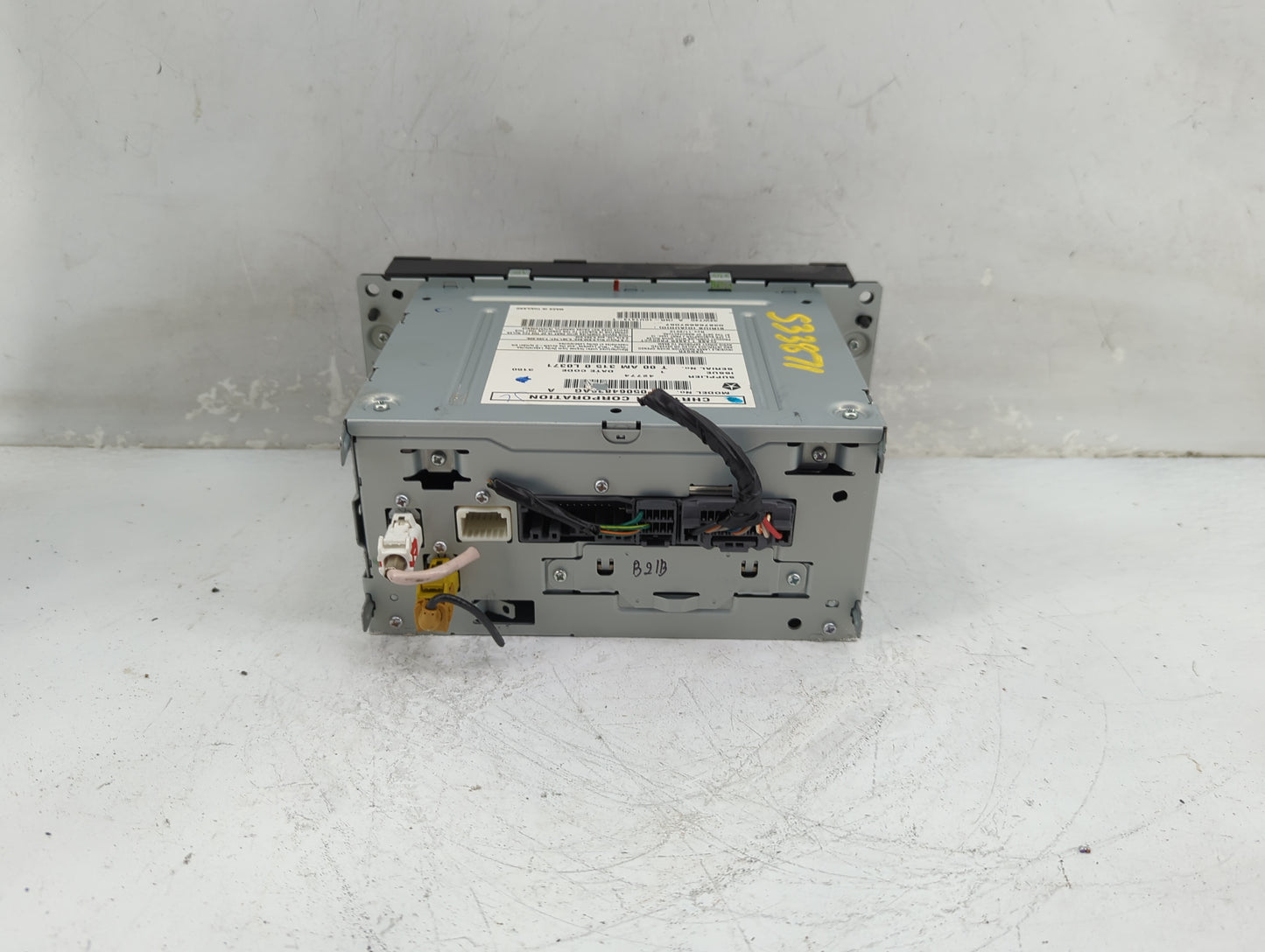 2011-2012 Chrysler 200 Radio AM FM Cd Player Receiver Replacement P/N:P05064836AG Fits Fits 2011 2012 OEM Used Auto Parts -
