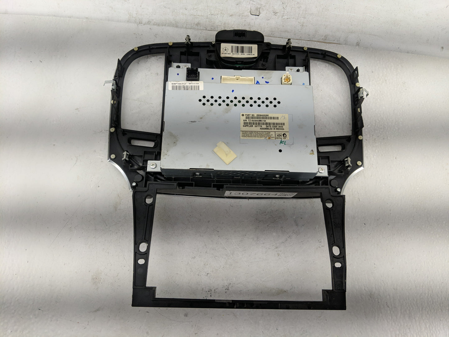 2011-2014 Chrysler 300 Information Display Screen - Oemusedautoparts1.com