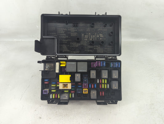 2011-2011 Chrysler Town & Country Fusebox Fuse Box Relay Module Tipm