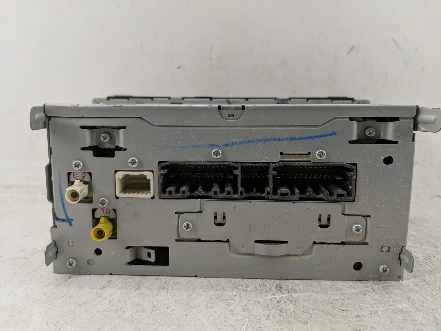 2011 Chrysler Town & Country Radio AM FM Cd Player Receiver Replacement P/N:P05064879AG Fits OEM Used Auto Parts - Oemusedau