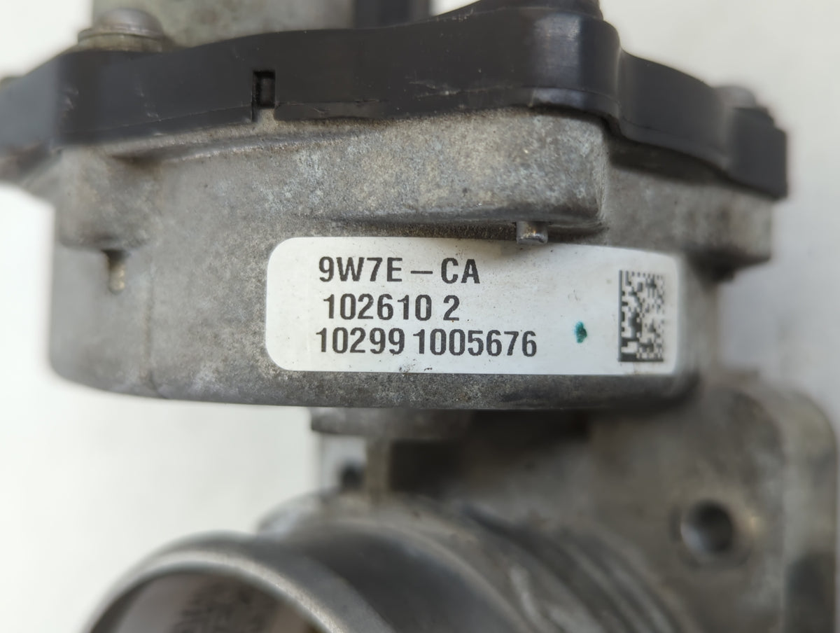 2011 Chrysler Town & Country Throttle Body P/N:102610 2 9W7E-CA Fits OEM Used Auto Parts - Oemusedautoparts1.com