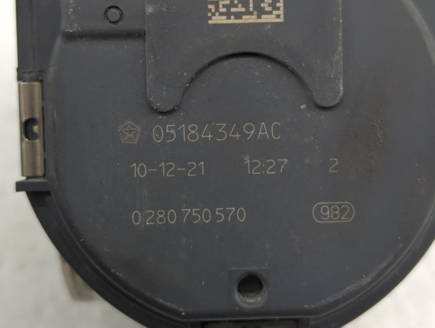2011 Dodge Caravan Throttle Body P/N:05184349AE 05184349AD, 05184349AC Fits Fits 2012 2013 2014 2015 2016 2017 2018 2019 OEM