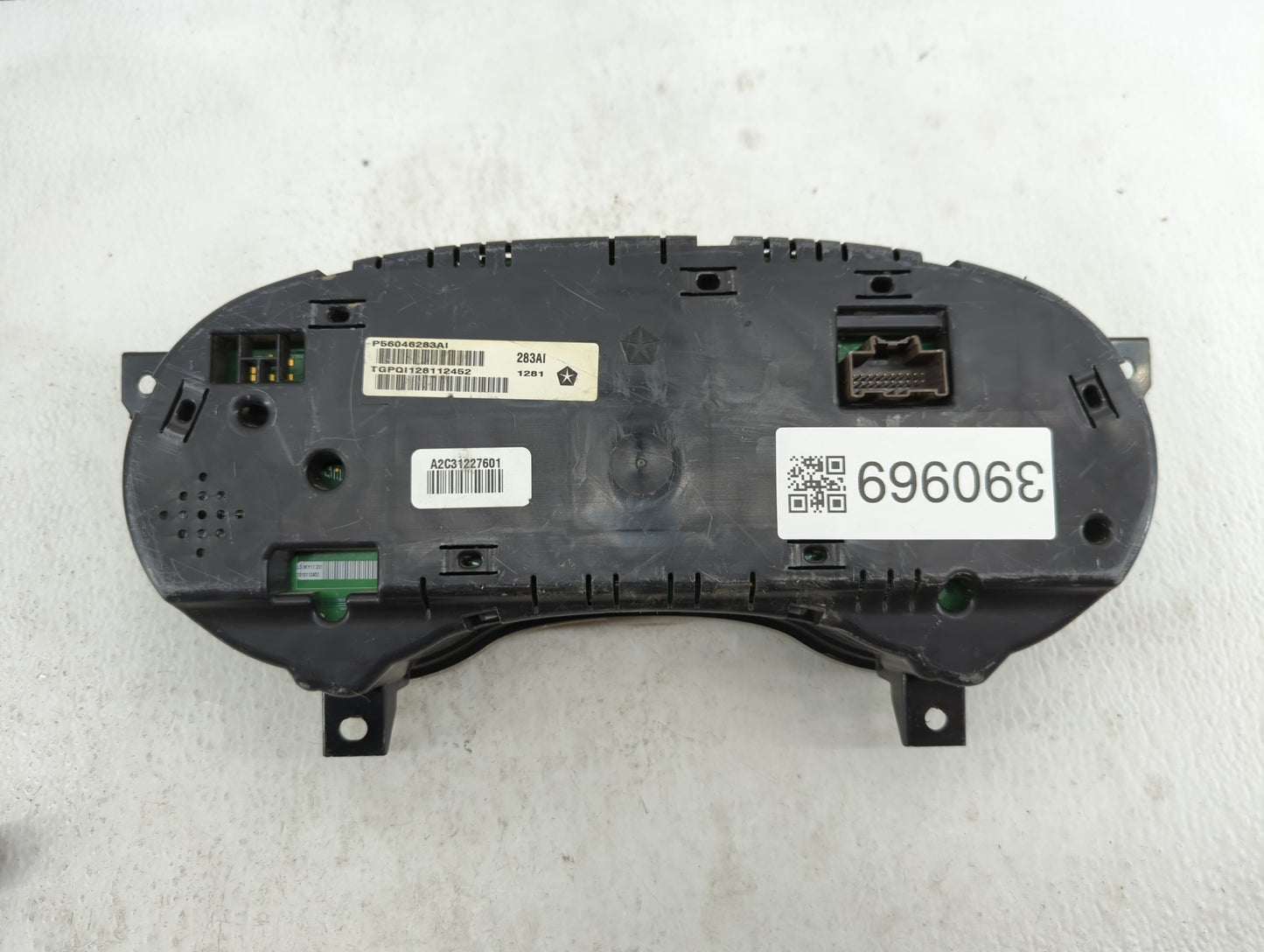 2011-2012 Dodge Charger Instrument Cluster Speedometer Gauges P/N:P56046283AI P56046283AG Fits Fits 2011 2012 OEM Used Auto