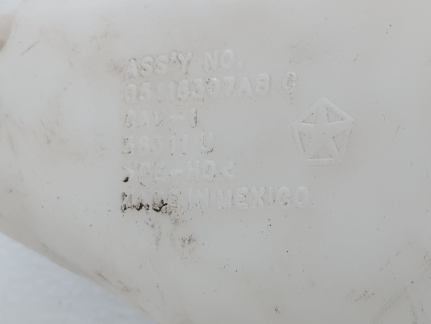 2003 Ford Crown Victoria Radiator Coolant Overflow Expansion Tank Bottle 339595 - Oemusedautoparts1.com
