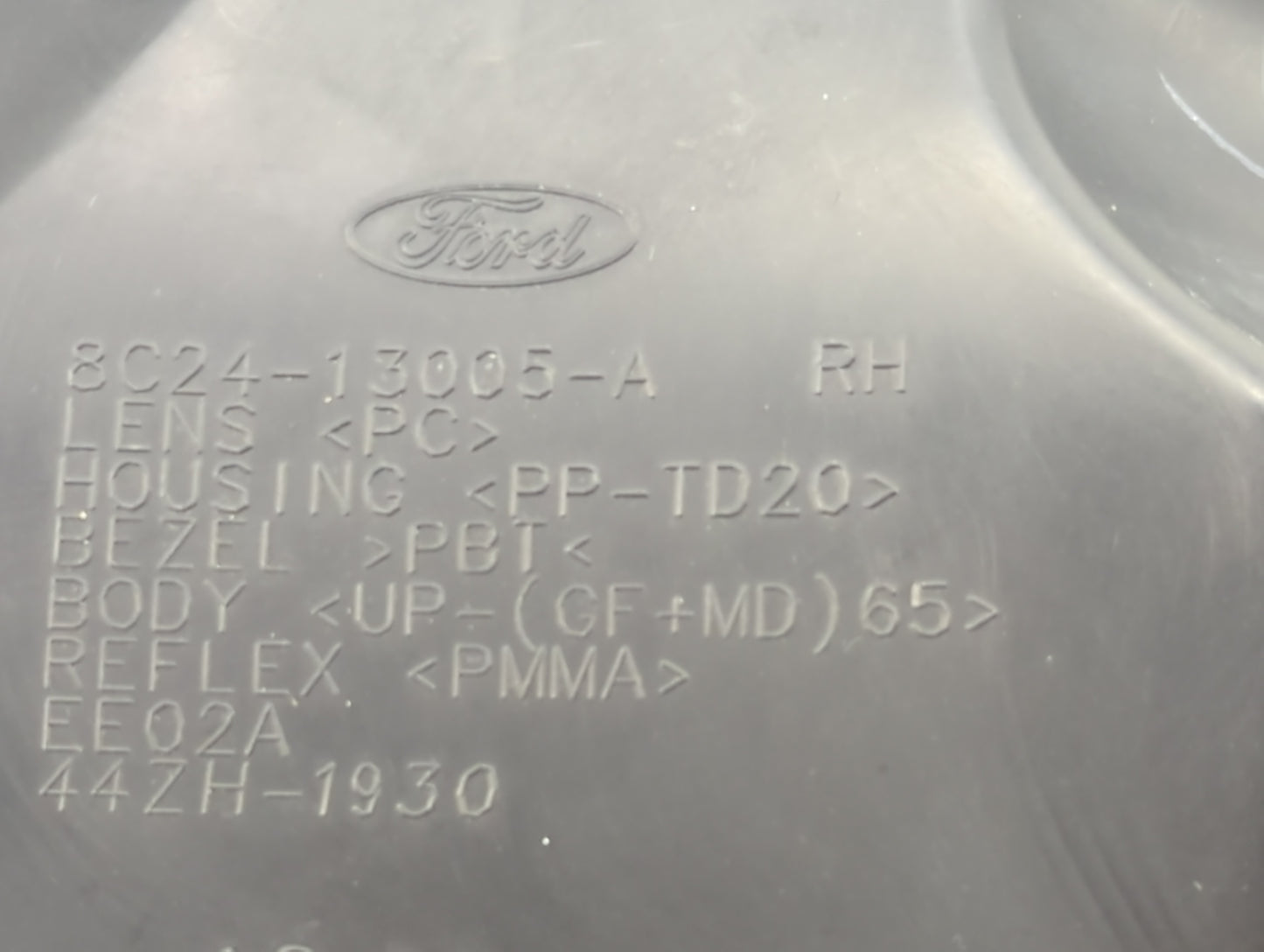 2008 Ford E-350 Super Duty Passenger Right Oem Head Light Headlight Lamp - Oemusedautoparts1.com