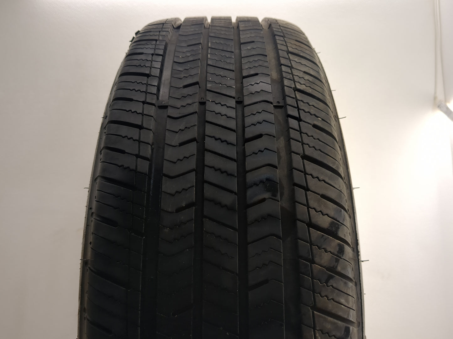 Used Tire 225/65R17 ARIZONIAN SILVER EDITION ALL SEASON 102H - 10/32 - Oemusedautoparts1.com