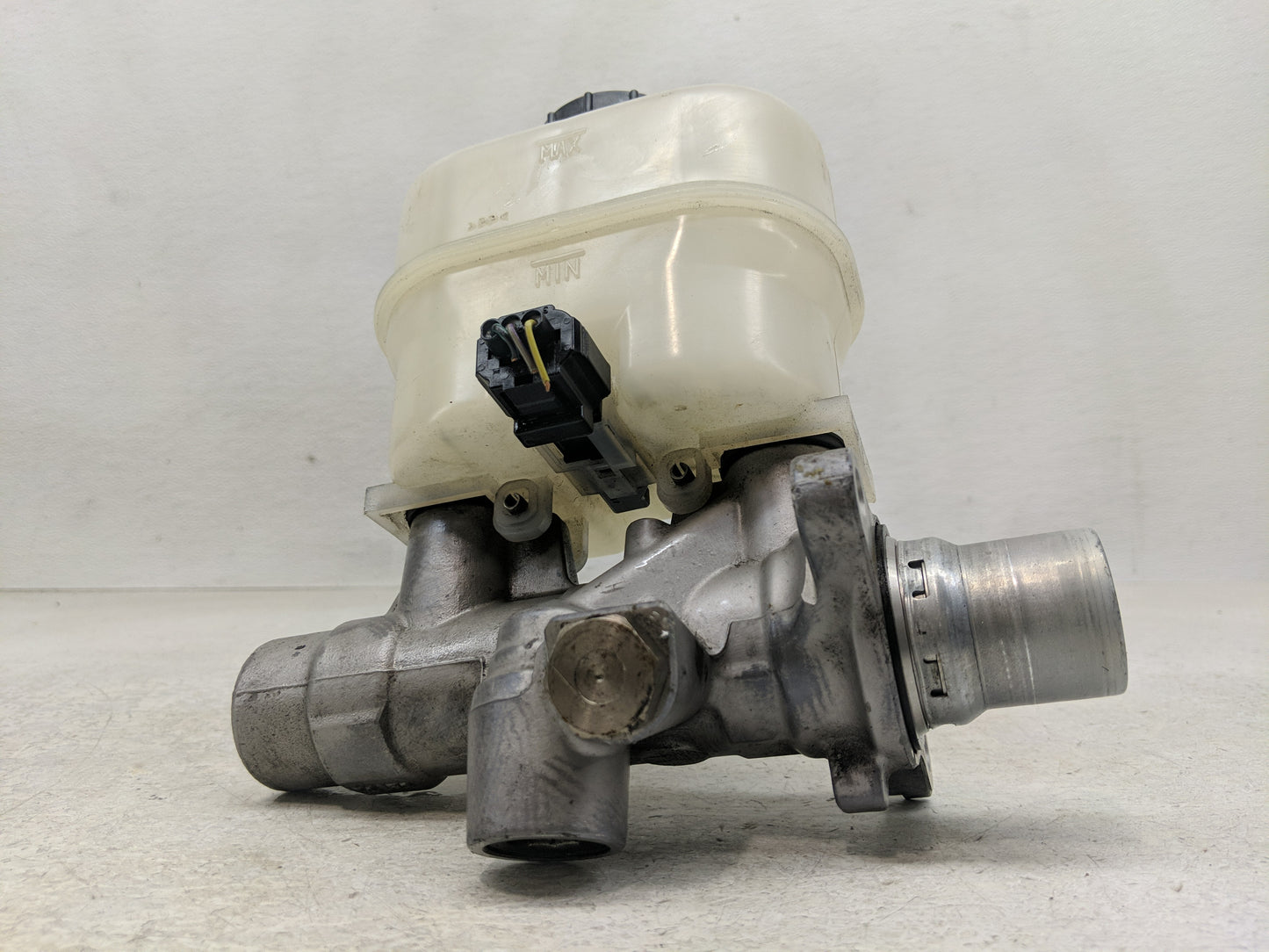 2011-2013 Ford F-150 Brake Master Cylinder - Oemusedautoparts1.com