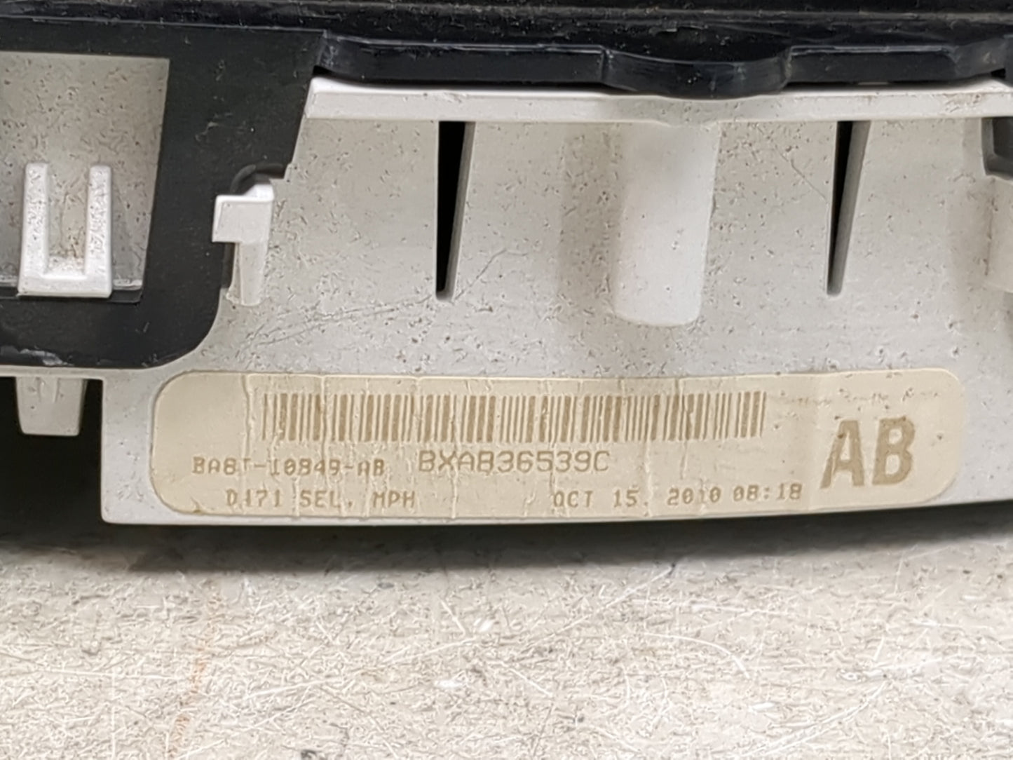 2011-2012 Ford Flex Instrument Cluster Speedometer Gauges P/N:BA8T-10849-AB Miles:161K Fits Fits 2011 2012 OEM Used Auto Par