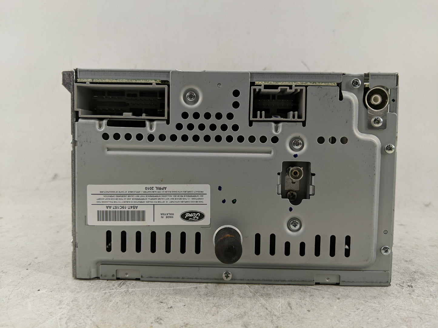 2010-2011 Ford Focus Radio AM FM Cd Player Receiver Replacement P/N:AS4T-19C157-AA Fits Fits 2010 2011 OEM Used Auto Parts -