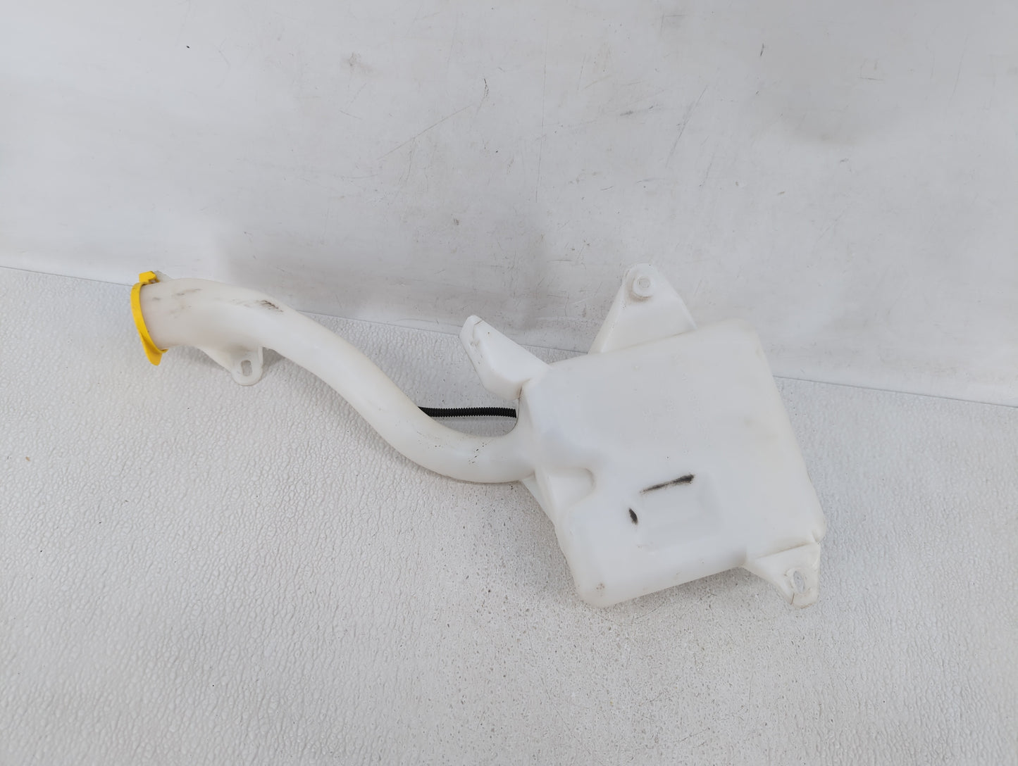 2008-2011 Ford Focus Radiator Coolant Overflow Expansion Tank Bottle - Oemusedautoparts1.com