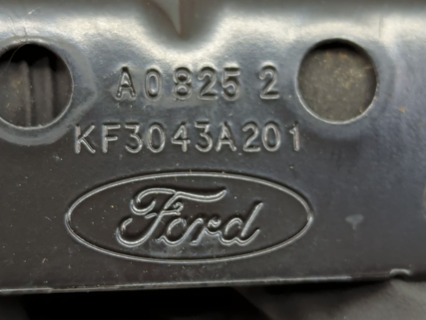 2012-2014 Ford Focus Center Console Armrest Cover Lid Fits Fits 2012 2013 2014 OEM Used Auto Parts - Oemusedautoparts1.com