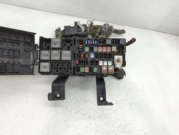 2010-2012 Ford Fusion Fusebox Fuse Box Panel Relay Module P/N:7E5T-14A003-BA AE5T-14290-E, 6E5T-14A003-AB Fits Fits 2010 2011 2012 OEM Used Auto Parts