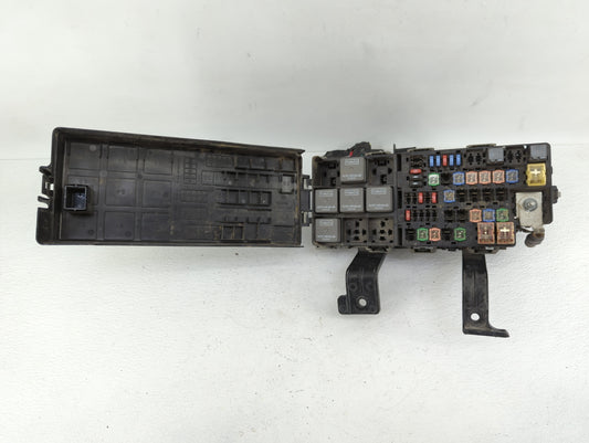 2010-2012 Ford Fusion Fusebox Fuse Box Panel Relay Module P/N:BE5T-14290-E 7E5T-14A003-BA, AE5T-14290-E Fits Fits 2010 2011 2012 OEM Used Auto Parts