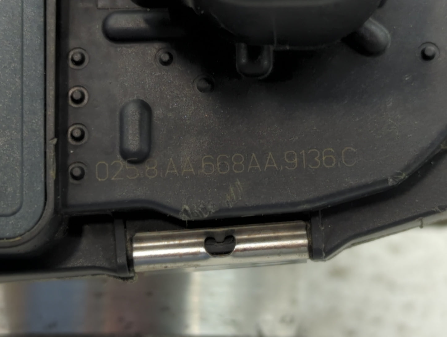 2011 Ford Lacrosse Throttle Body P/N:668AA Fits Fits 2007 2008 2009 2010 2012 OEM Used Auto Parts - Oemusedautoparts1.com