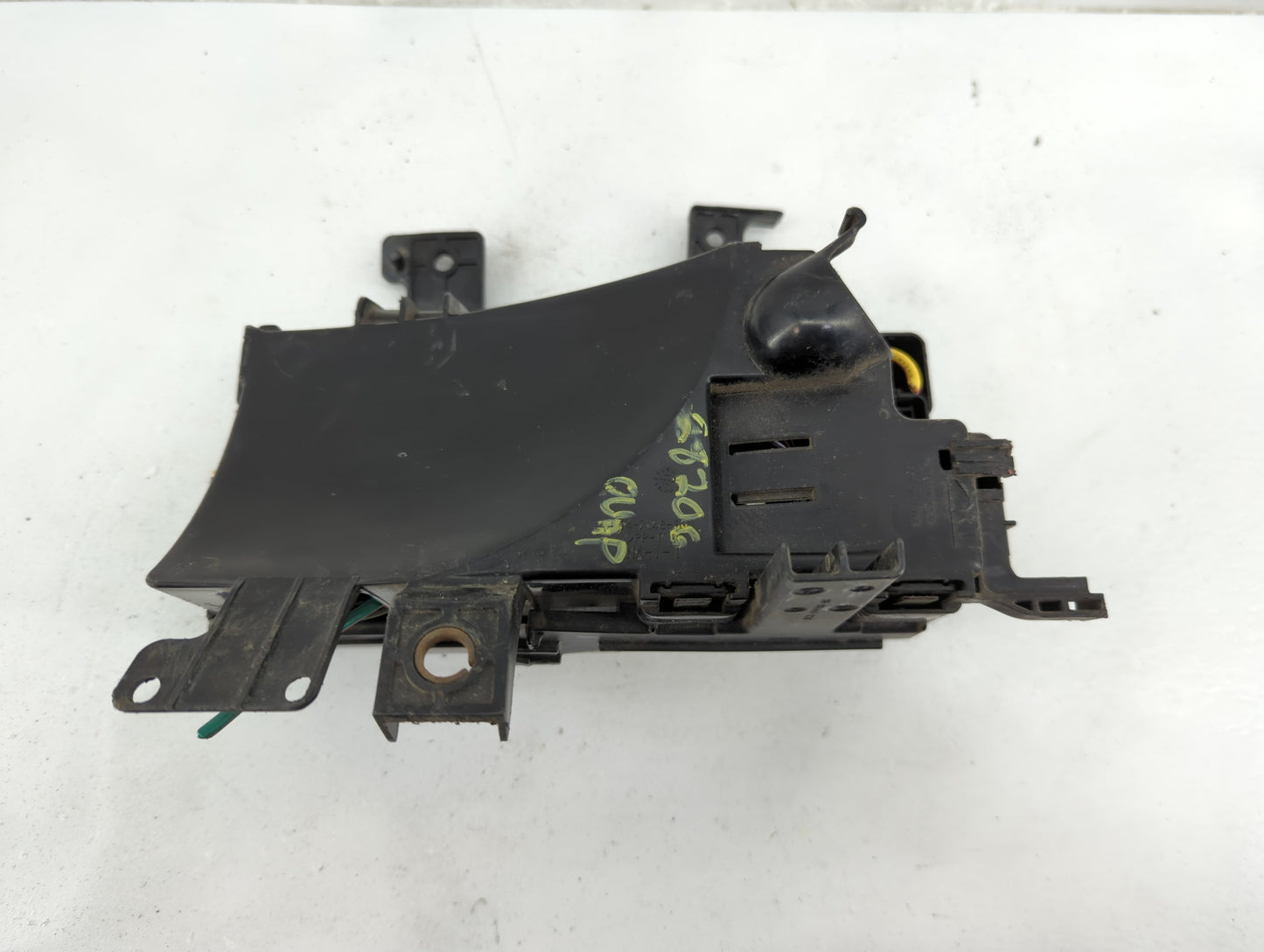 2010-2011 Ford Mustang Fusebox Fuse Box Panel Relay Module P/N:6E5T-14A003-AB Fits Fits 2010 2011 OEM Used Auto Parts - Oemu
