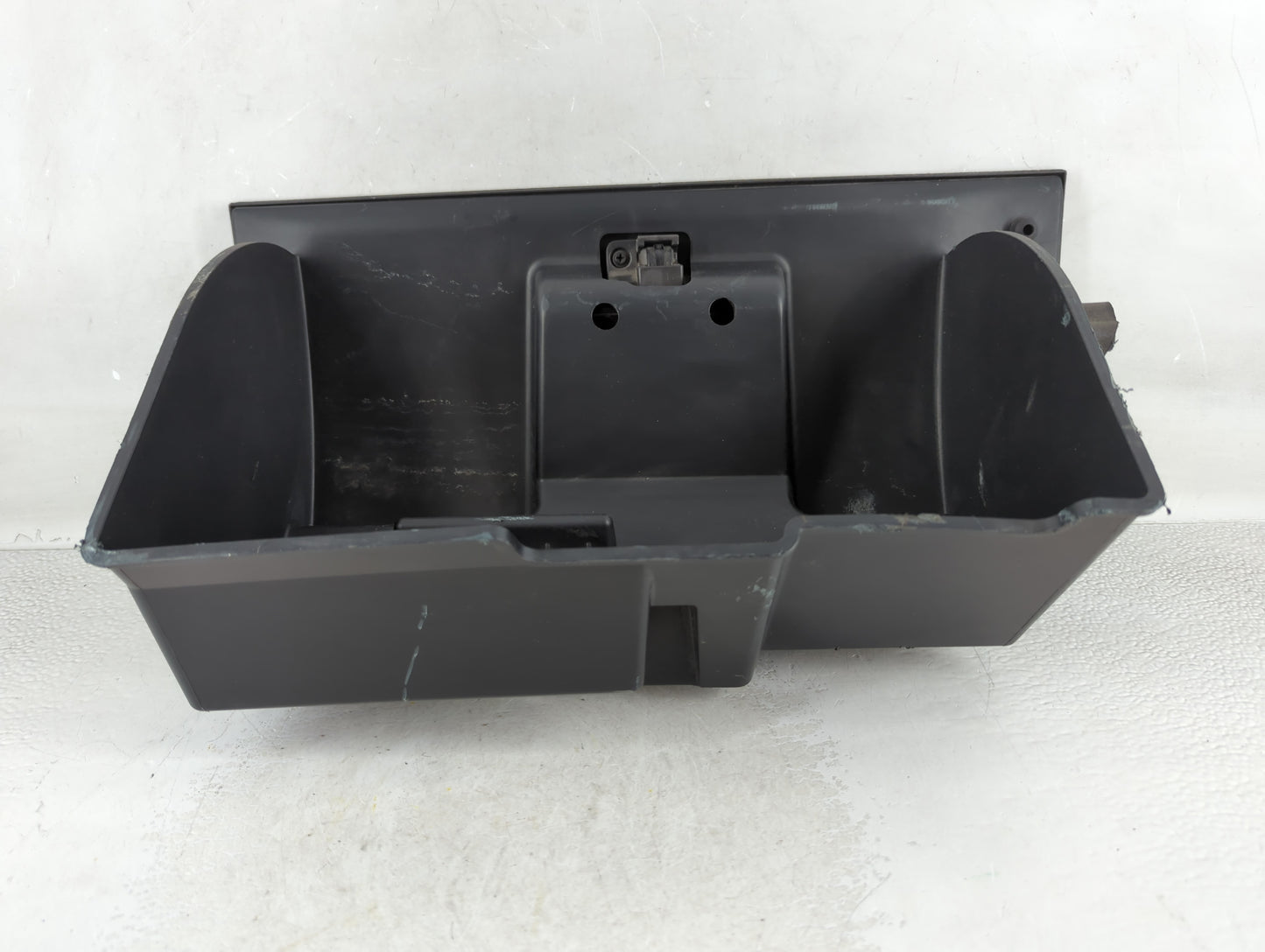 2011 Ford Mustang Passenger Glove Box Door Storage Compartment 936357 - Oemusedautoparts1.com