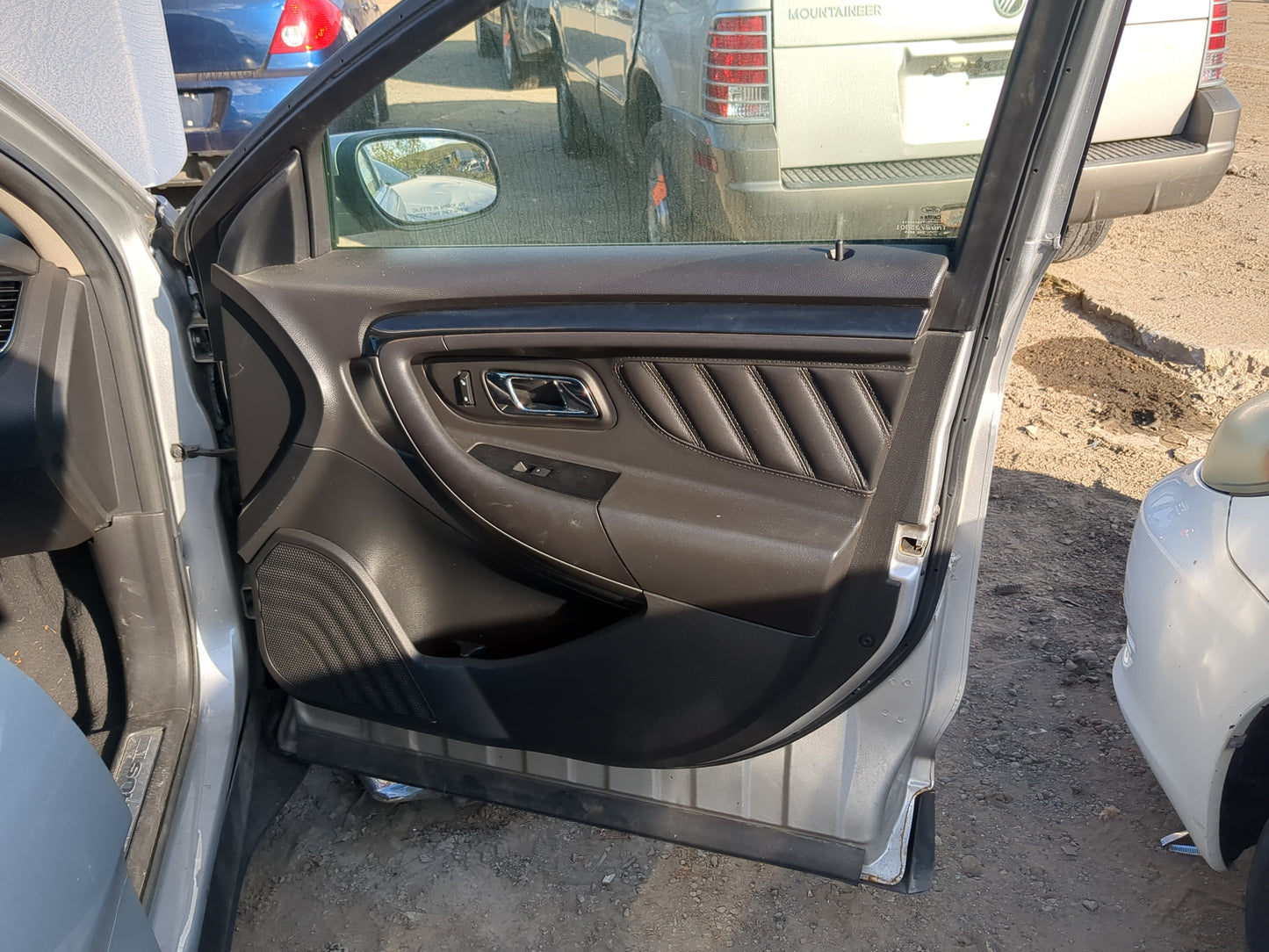 2010-2019 Ford Taurus Passenger Front Door Oem - Oemusedautoparts1.com