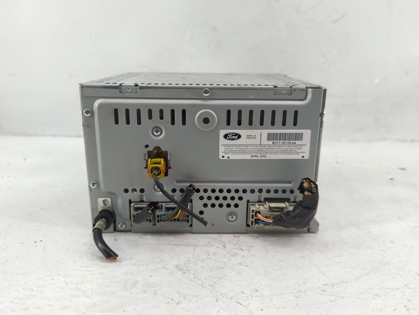 2011-2012 Ford Taurus Radio AM FM Cd Player Receiver Replacement P/N:BG1T-19C159-AA Fits Fits 2011 2012 OEM Used Auto Parts
