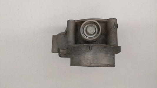 2008-2012 Ford Taurus Throttle Body P/N:7T4E-9F991-FA 7T4E-9F991-GA Fits Fits 2007 2008 2009 2010 2011 2012 2013 2014 OEM Used Auto Parts