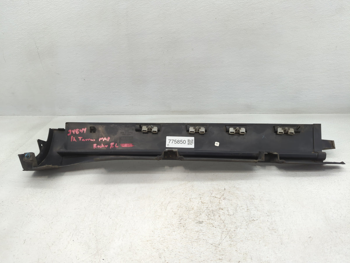 2011 Ford Taurus Driver Front Rocker Moulding Oem - Oemusedautoparts1.com