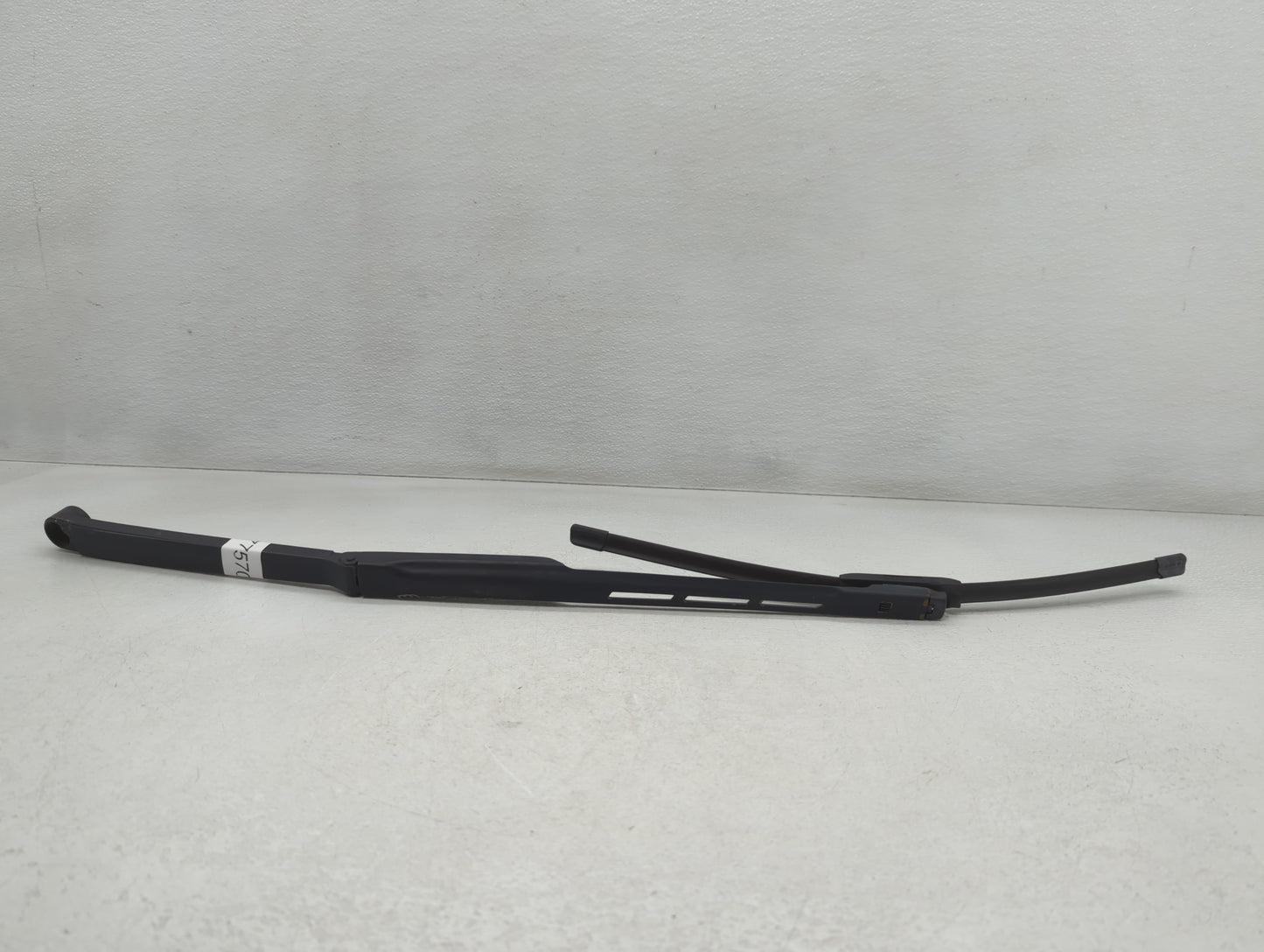 2011 Gmc Acadia Front Drivers Wiper Arm Oem - Oemusedautoparts1.com