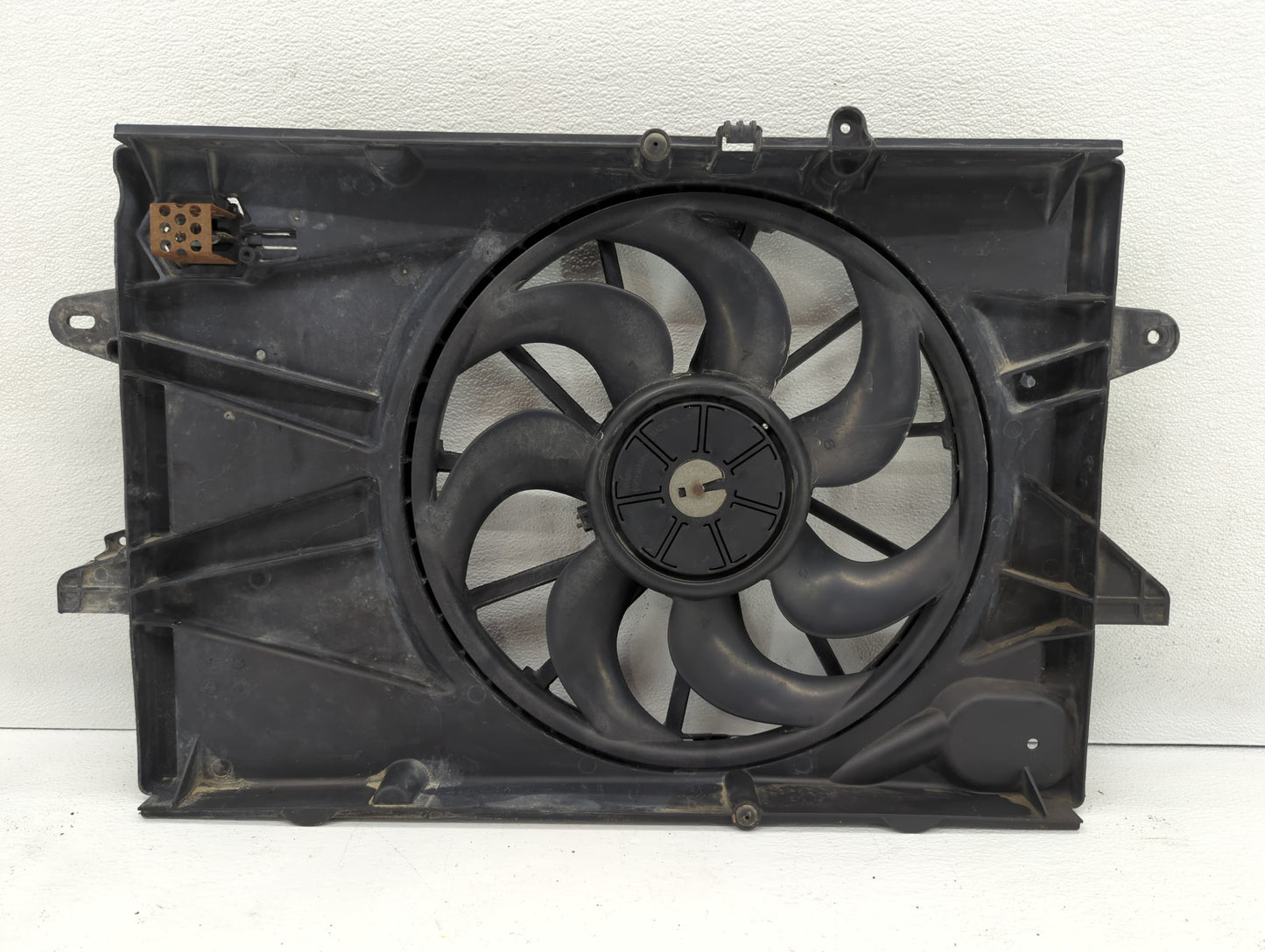 2010-2017 Gmc Terrain Left Radiator Fan Motor Assembly - Oemusedautoparts1.com