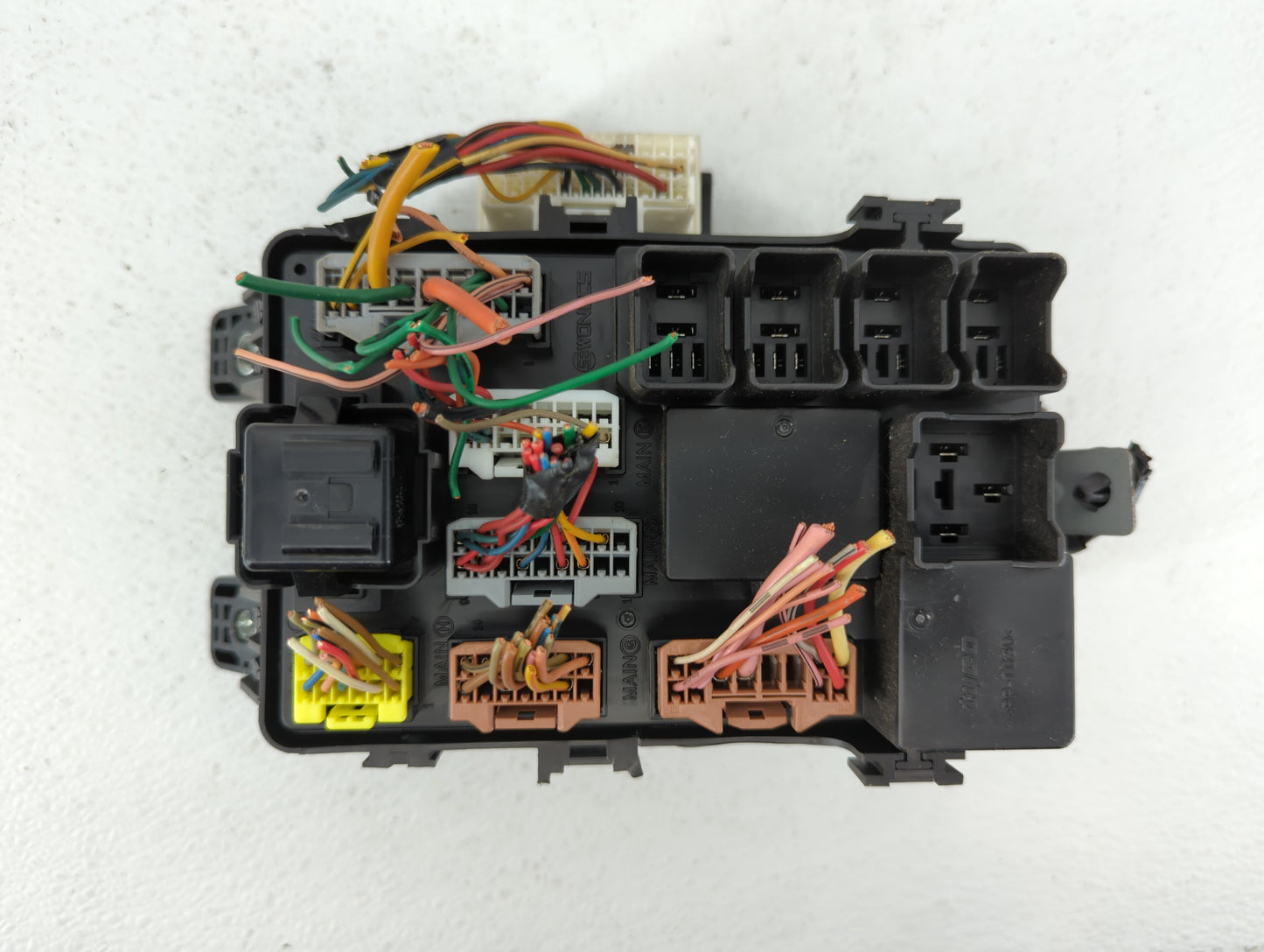 2011 Hyundai Accent Fusebox Fuse Box Panel Relay Module Fits OEM Used Auto Parts - Oemusedautoparts1.com