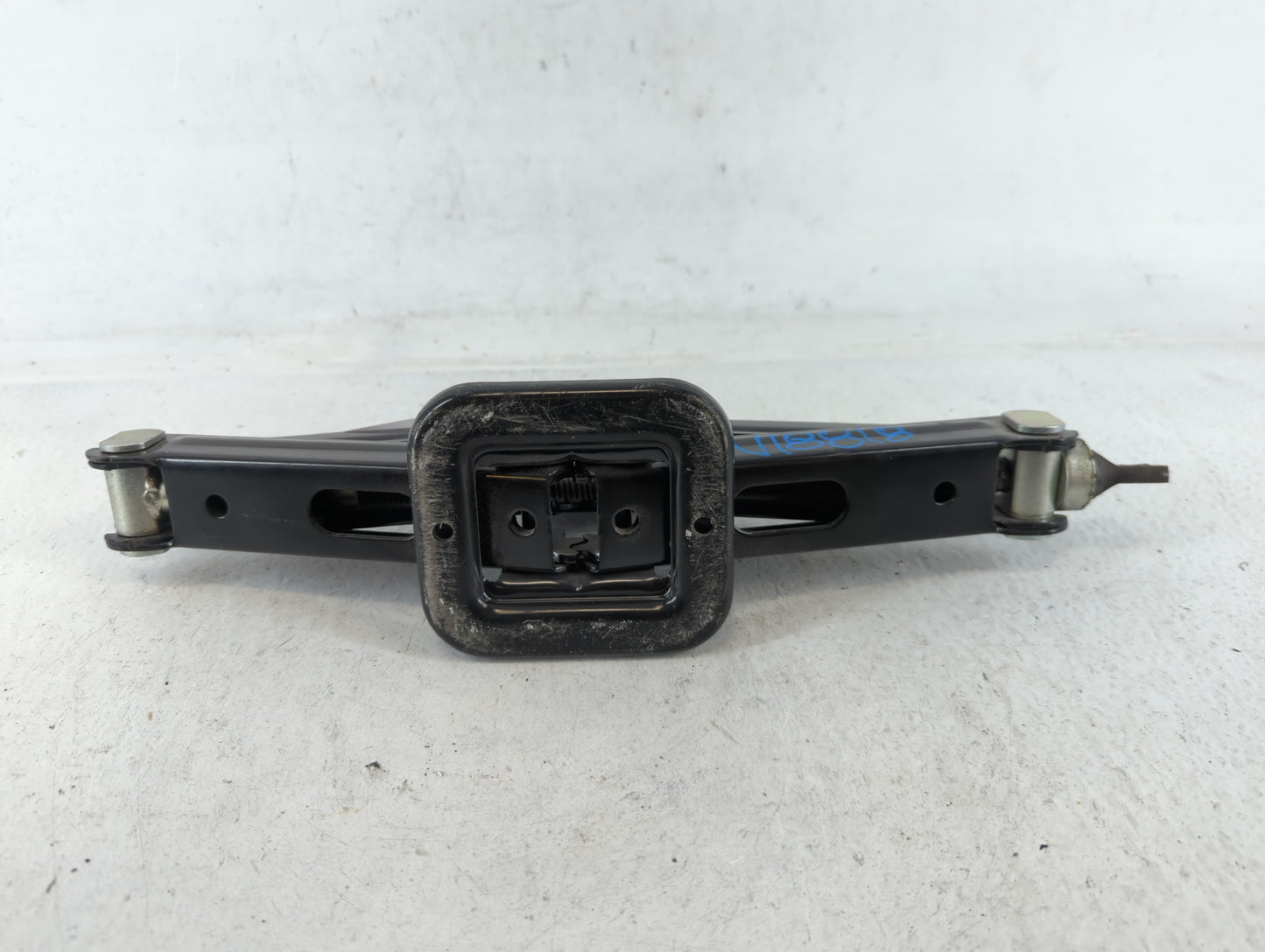 2011 Hyundai Accent Spare Scissor Car Jack - Oemusedautoparts1.com