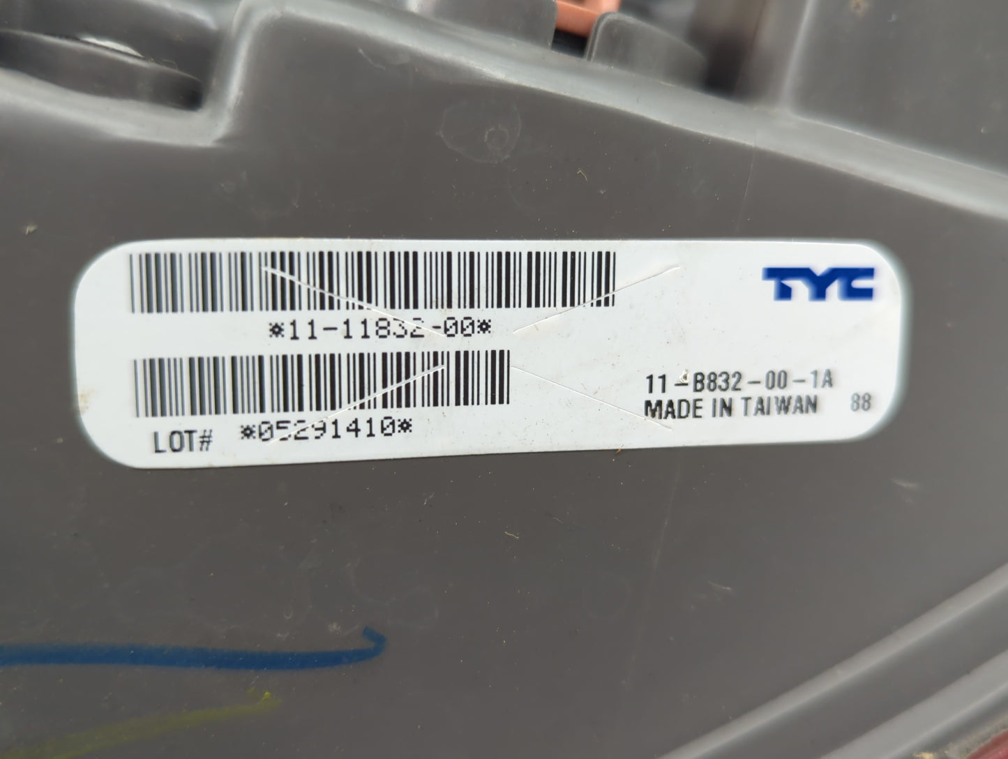 2011-2013 Hyundai Elantra Tail Light Assembly Driver Left OEM P/N:11-11832-00 Fits Fits 2011 2012 2013 OEM Used Auto Parts -