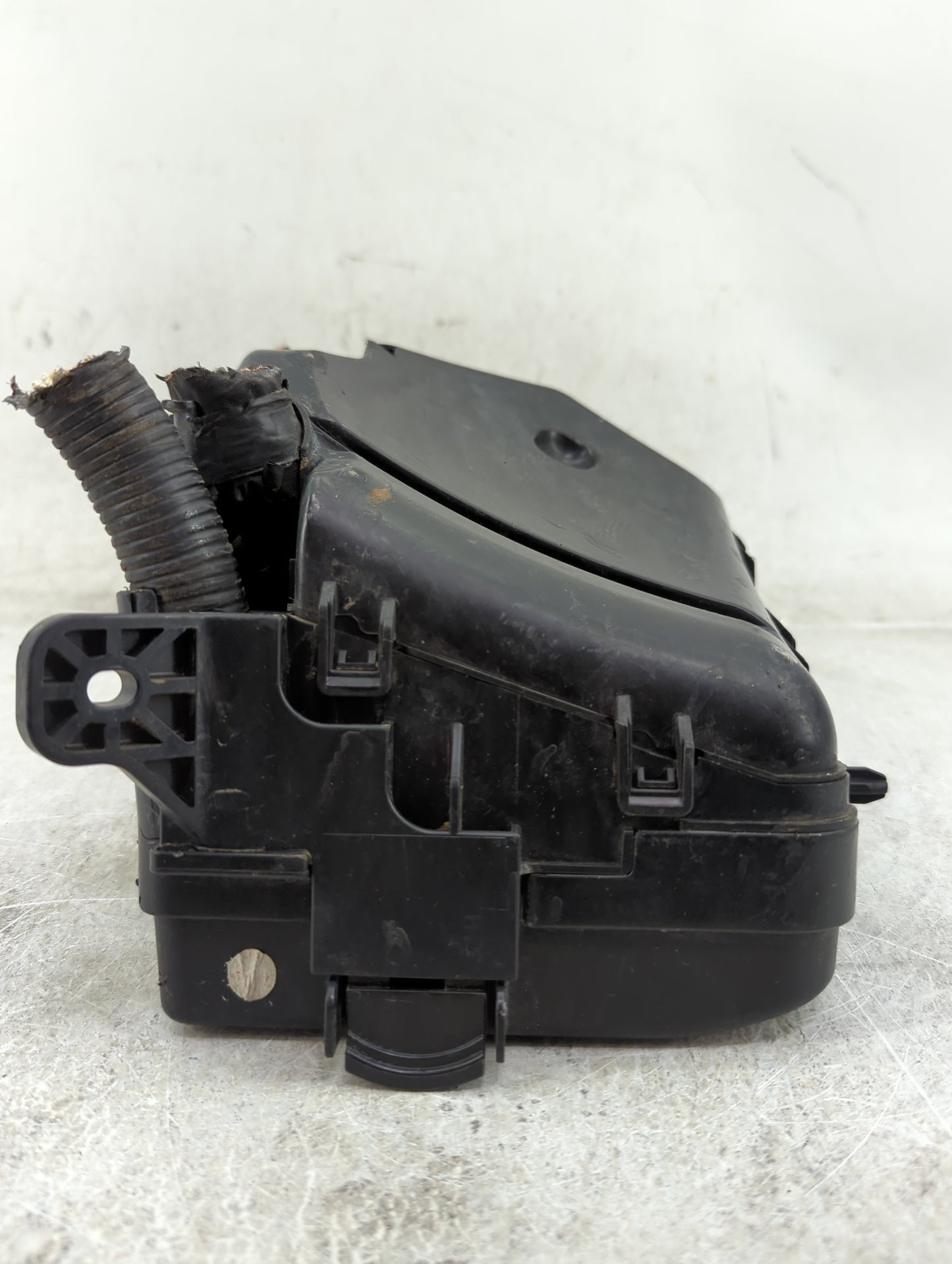 2011 Hyundai Elantra Fusebox Fuse Box Panel Relay Module P/N:VSU03006M0341210130 V59120O3Y06M2 Fits OEM Used Auto Parts - Oe