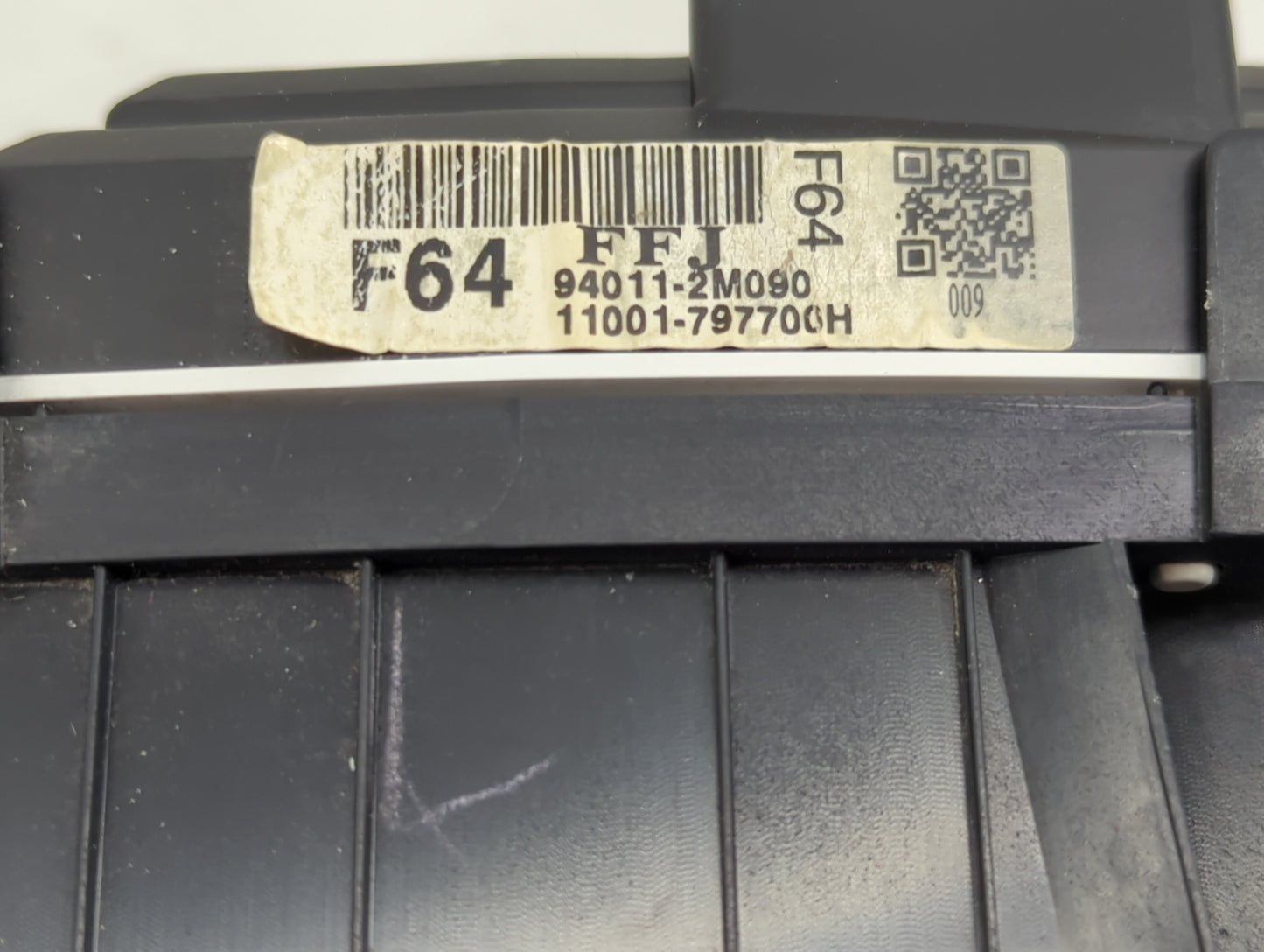2011-2012 Hyundai Genesis Instrument Cluster Speedometer Gauges P/N:94011-2M090 Miles: Fits Fits 2011 2012 OEM Used Auto Par