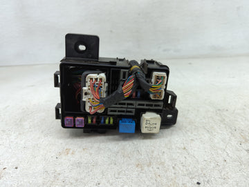 2009-2011 Hyundai Genesis Fusebox Fuse Box Panel Relay Module P/N:91400-2M040 Fits Fits 2009 2010 2011 OEM Used Auto Parts