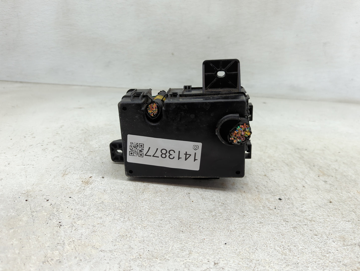 2009-2011 Hyundai Genesis Fusebox Fuse Box Panel Relay Module P/N:91400-2M040 Fits Fits 2009 2010 2011 OEM Used Auto Parts -