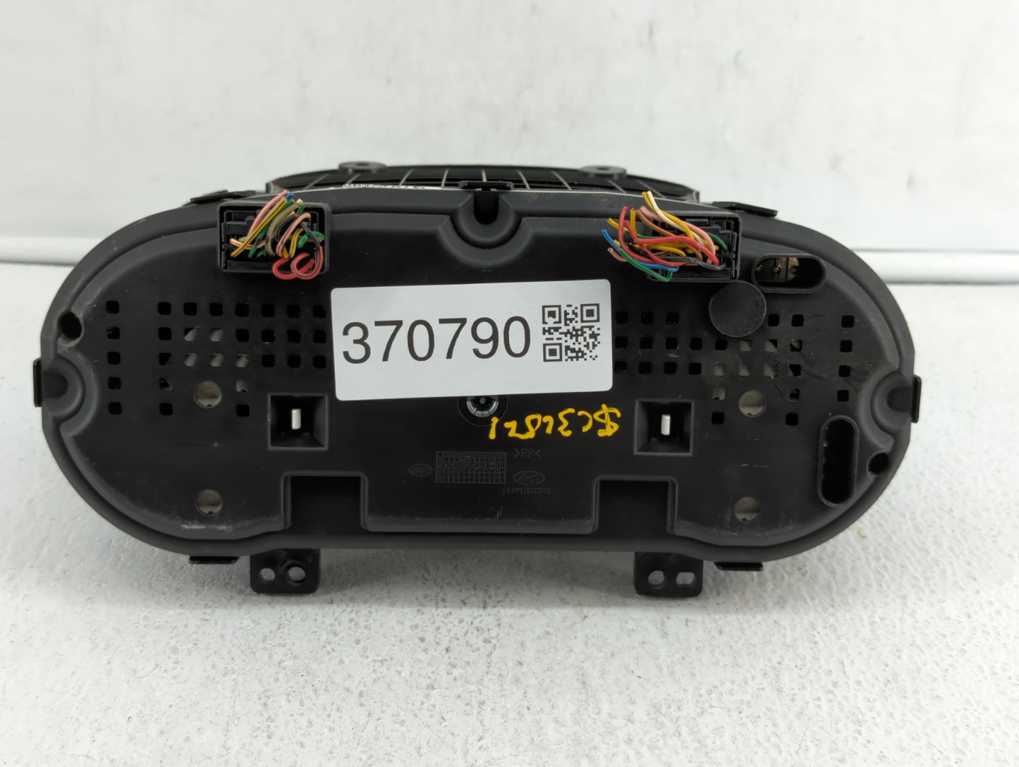 2011-2012 Hyundai Genesis Instrument Cluster Speedometer Gauges P/N:94011-2M650 Fits Fits 2011 2012 OEM Used Auto Parts - Oe
