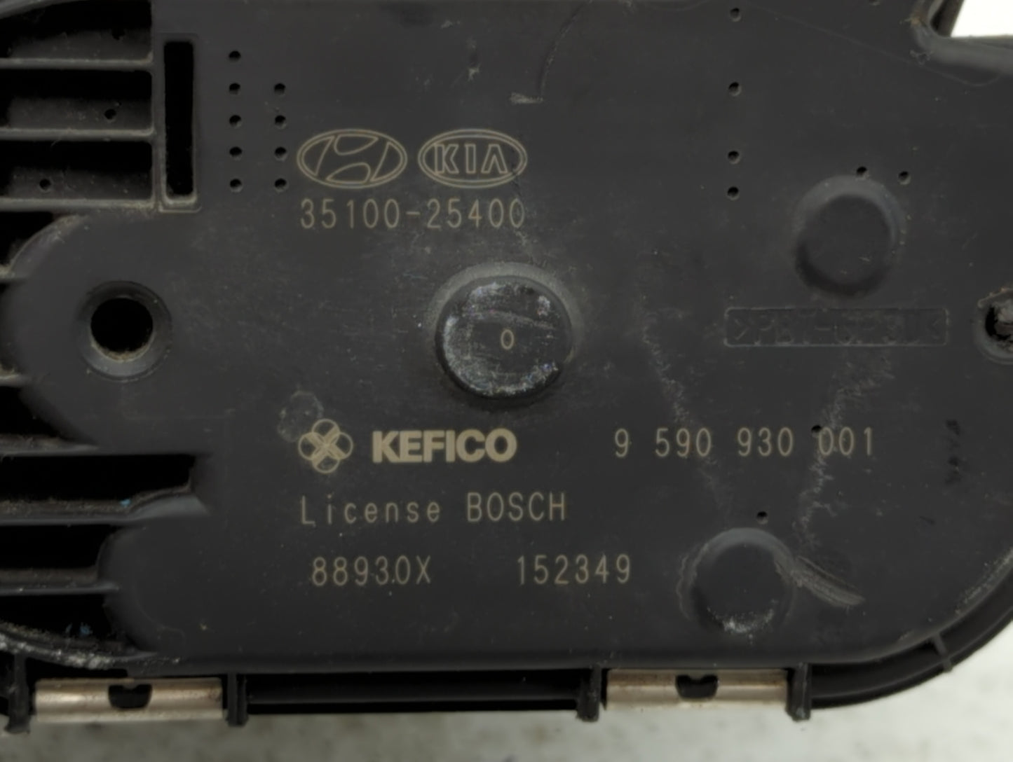 2010-2012 Hyundai Santa Fe Throttle Body P/N:35100-25400 Fits Fits 2006 2007 2008 2009 2010 2011 2012 2013 OEM Used Auto Par