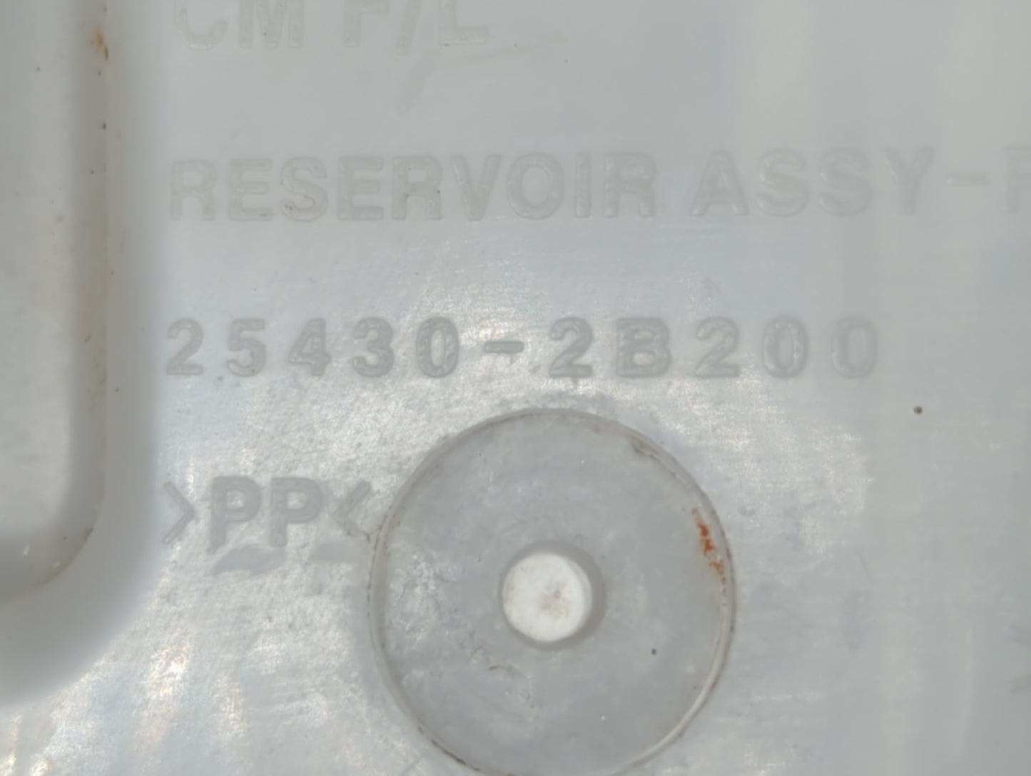 2010 Hyundai Santa Fe Radiator Coolant Overflow Expansion Tank Bottle - Oemusedautoparts1.com