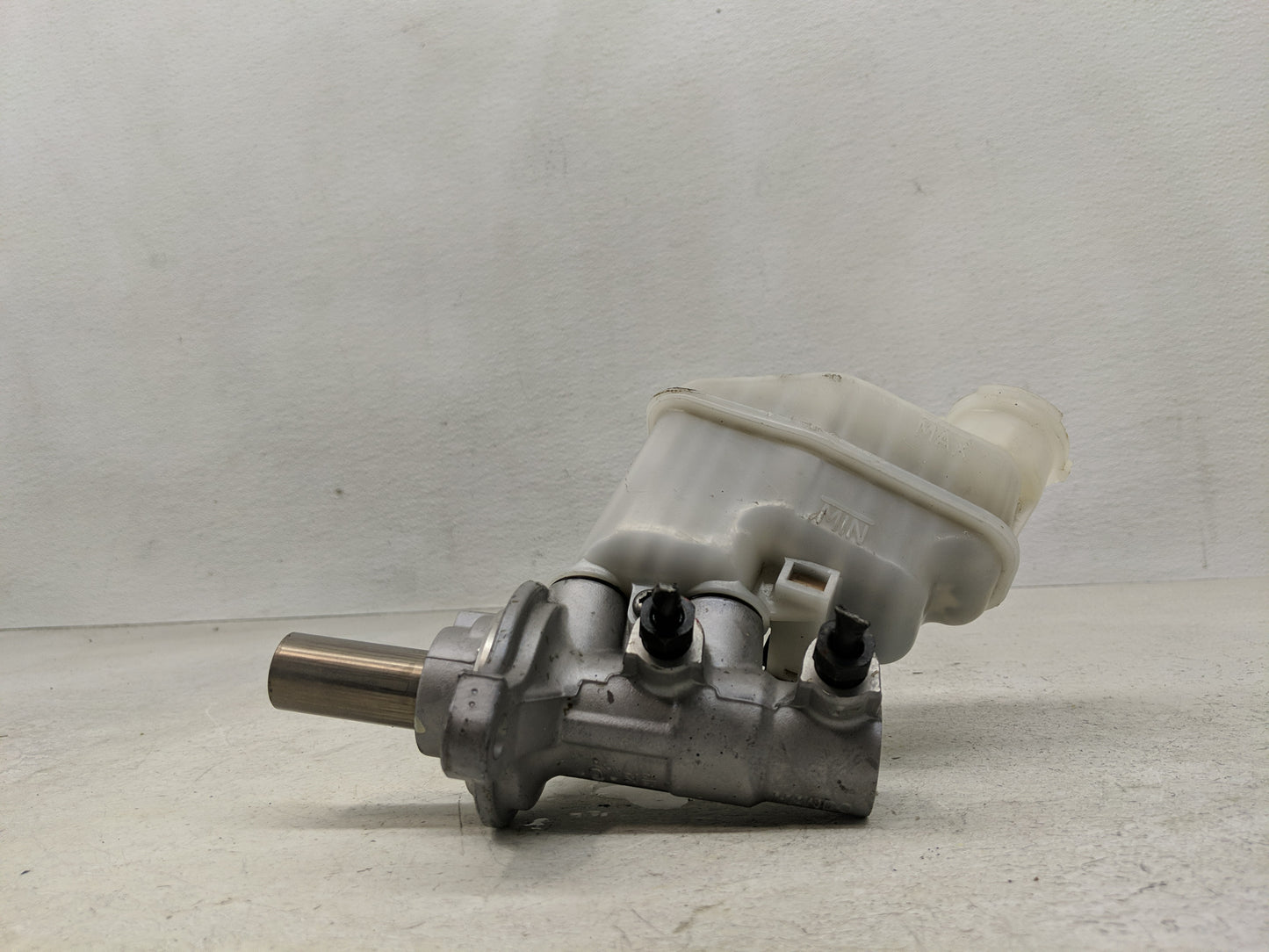 2011-2011 Hyundai Sonata Brake Master Cylinder - Oemusedautoparts1.com