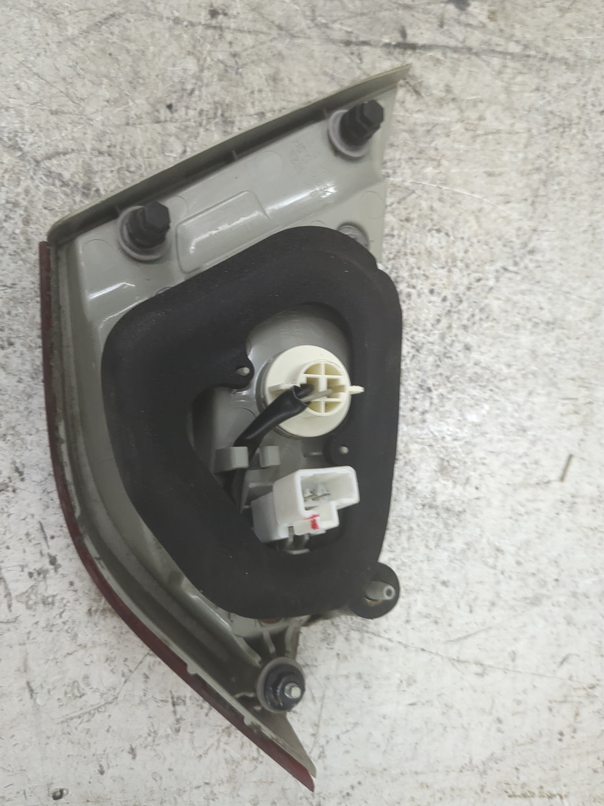 2011 Hyundai Sonata Passenger Right Side Deck Lid Mounted Tail Light 1501819 - Oemusedautoparts1.com