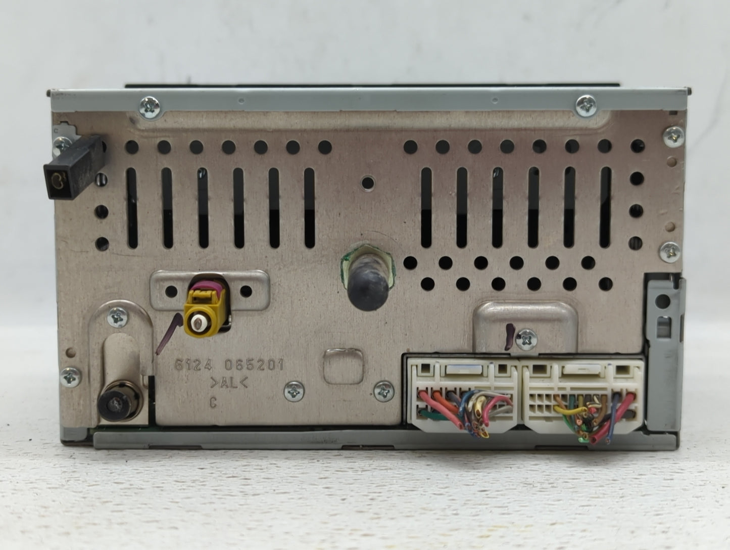 2011-2011 Hyundai Sonata Am Fm Cd Player Radio Receiver - Oemusedautoparts1.com