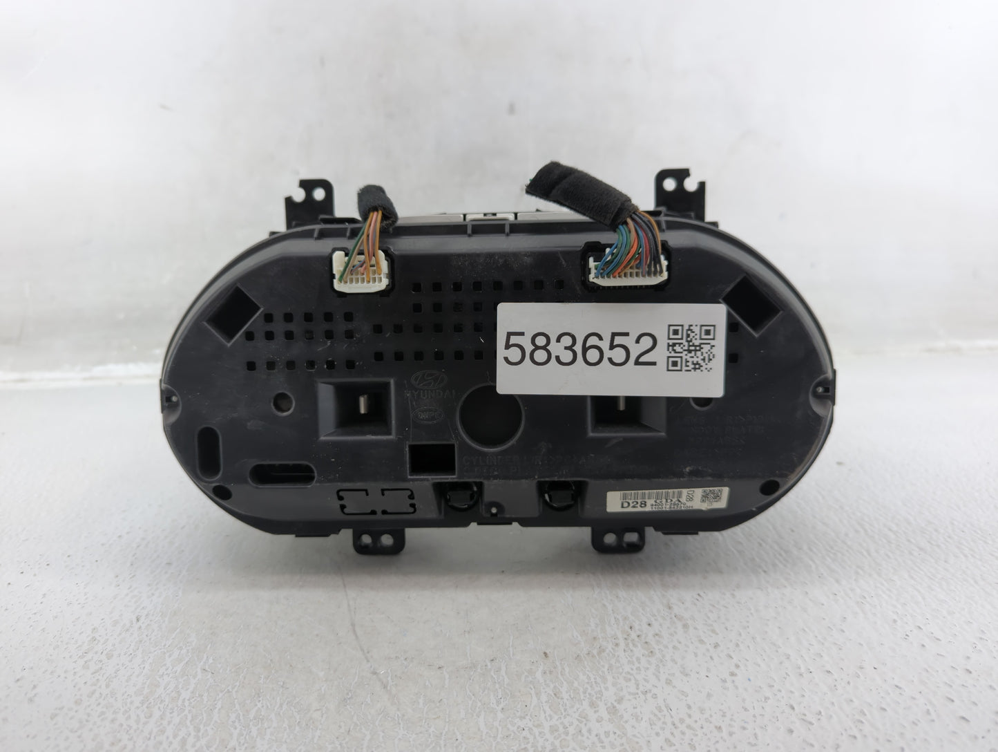 2010-2013 Hyundai Tucson Instrument Cluster Speedometer Gauges P/N:94001-2S570 Fits Fits 2010 2011 2012 2013 OEM Used Auto P