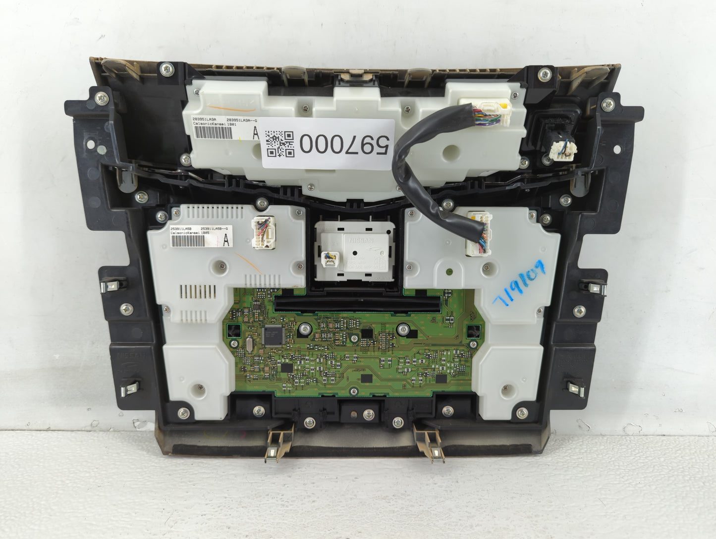 2011-2013 Infiniti Qx56 Am Fm Cd Player Radio Receiver - Oemusedautoparts1.com