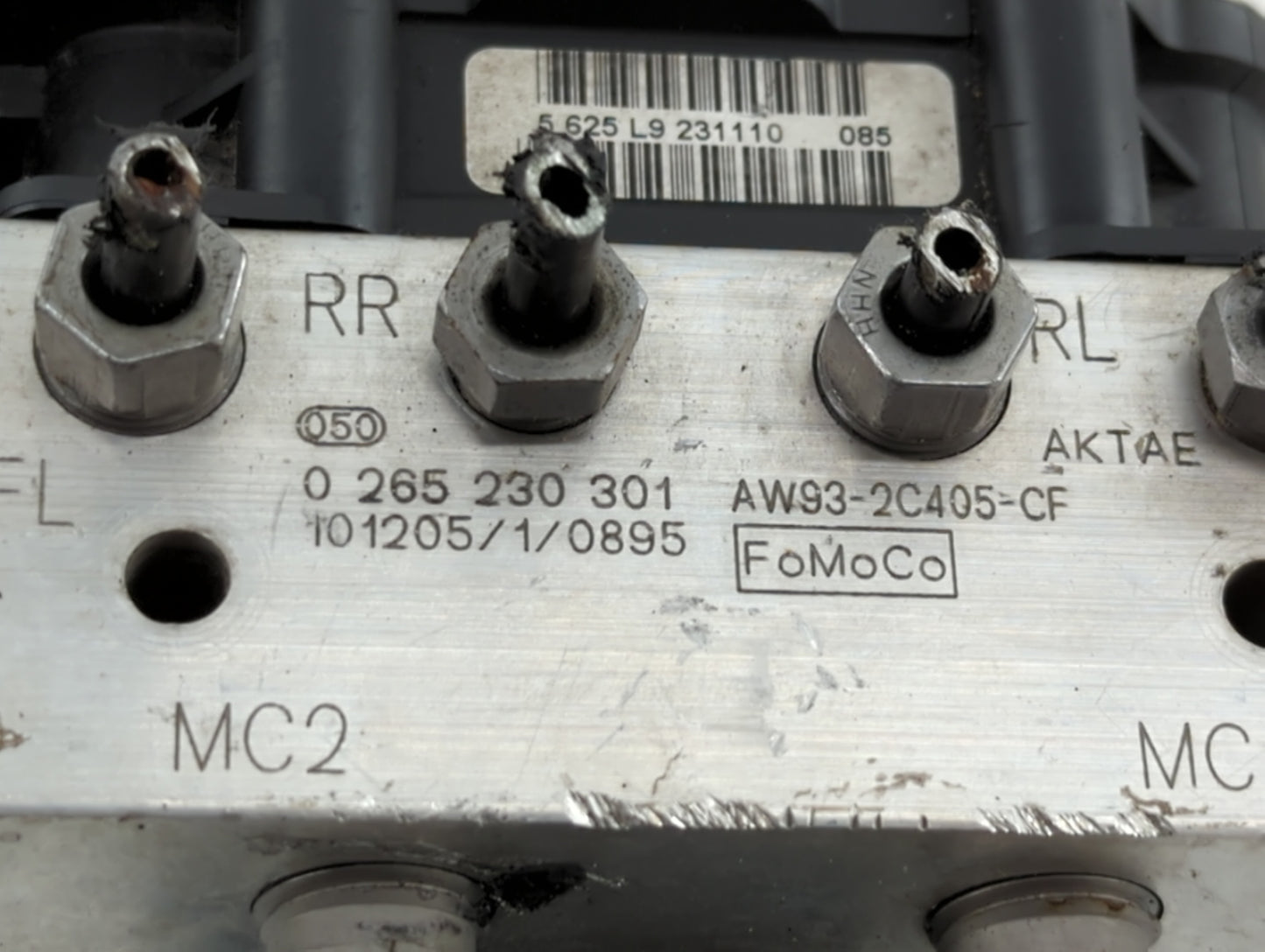 2010-2012 Jaguar Xj ABS Pump Control Module Replacement P/N:AW93-2C405-CF Fits Fits 2010 2011 2012 OEM Used Auto Parts - Oem