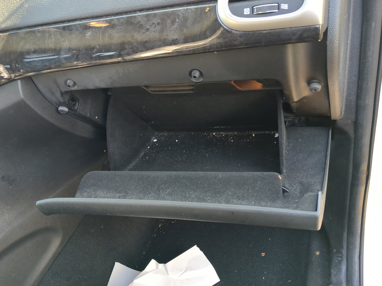 2011 Jeep Grand Cherokee Passenger Glove Box Door Storage Compartment - Oemusedautoparts1.com