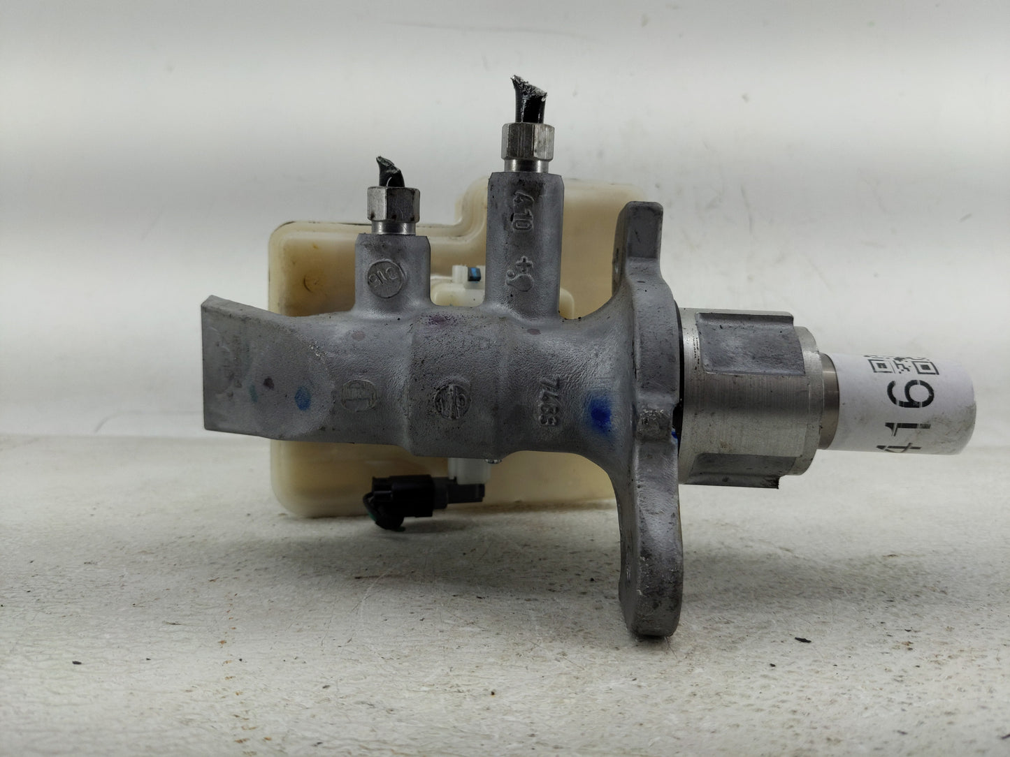 2011-2015 Jeep Grand Cherokee Brake Master Cylinder 1290416 - Oemusedautoparts1.com