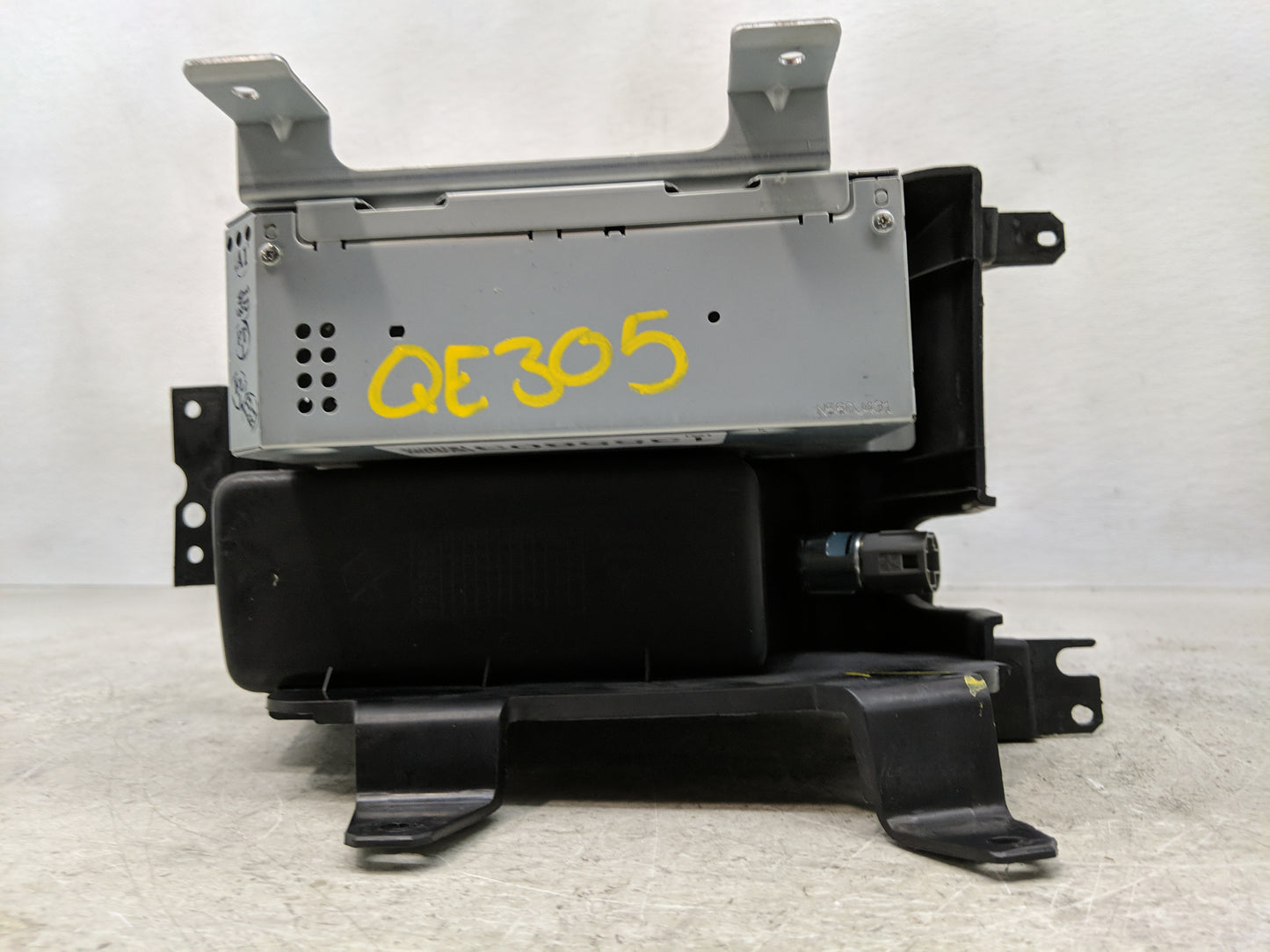 2011-2011 Jeep Grand Cherokee Radio Control Panel - Oemusedautoparts1.com