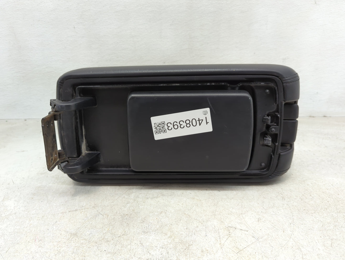 2011 Jeep Grand Cherokee Center Console Armrest Cover Lid P/N:X85003102BL Fits OEM Used Auto Parts - Oemusedautoparts1.com