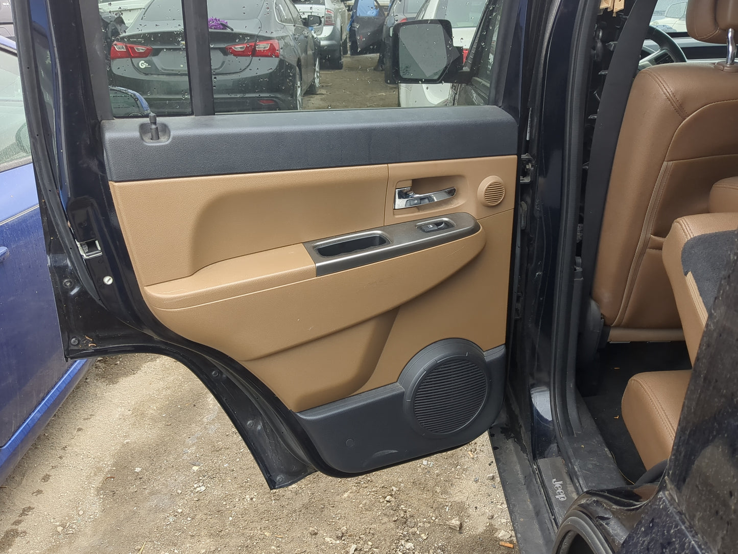2008-2012 Jeep Liberty Driver Rear Door Oem 1199911 - Oemusedautoparts1.com