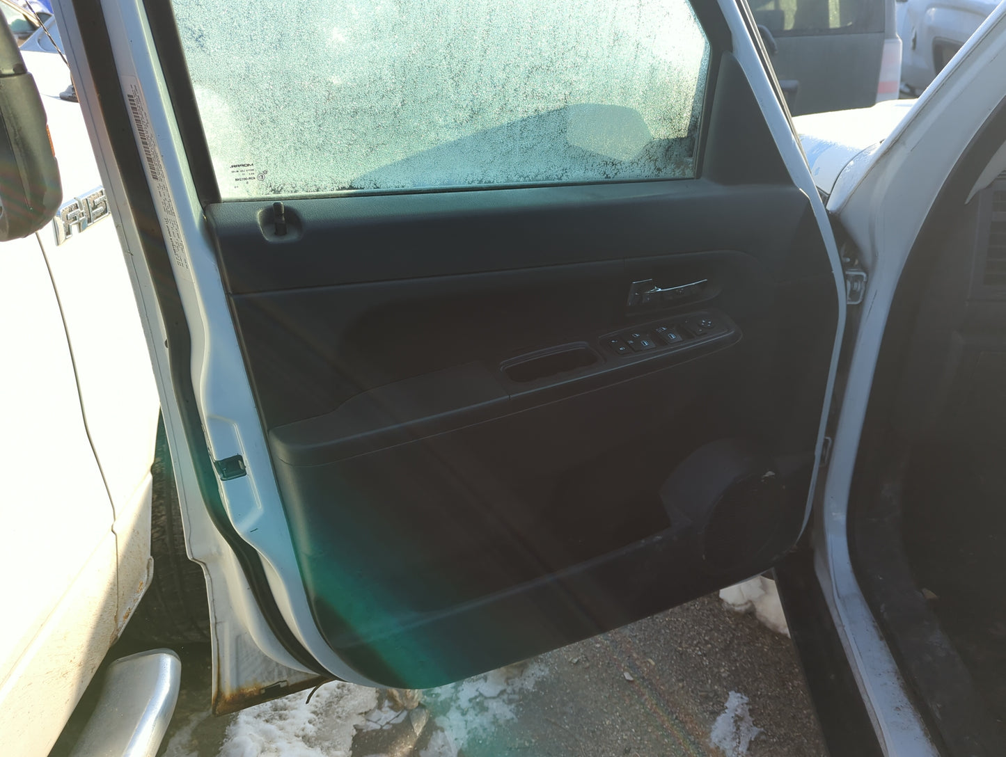2011 Jeep Liberty Front Left Driver Interior Door Panel Trim 1369867 - Oemusedautoparts1.com