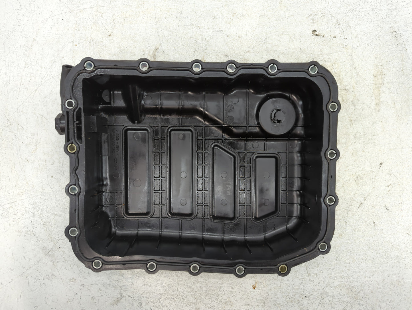 2011 Kia Forte Engine Oil Pan P/N:>PA66-GF35< 45286-38810 Fits OEM Used Auto Parts - Oemusedautoparts1.com