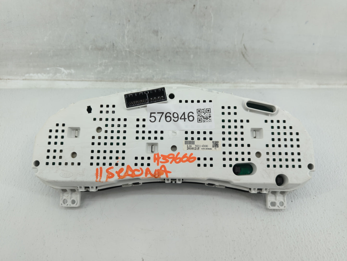 2011 Kia Sedona Instrument Cluster Speedometer Gauges P/N:94011-4D080 Fits OEM Used Auto Parts - Oemusedautoparts1.com